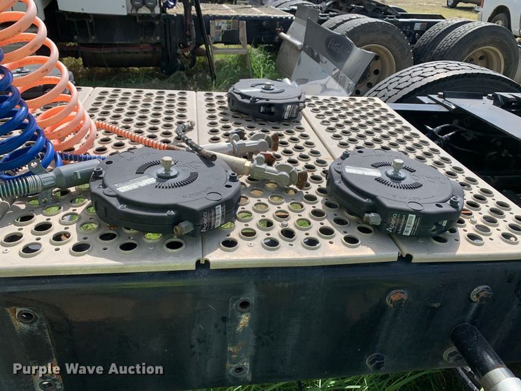 image for item EJ2879 2020 Kenworth  T880 semi truck