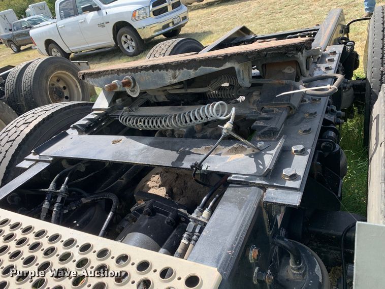 image for item EJ2879 2020 Kenworth  T880 semi truck