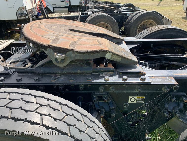 image for item EJ2879 2020 Kenworth  T880 semi truck