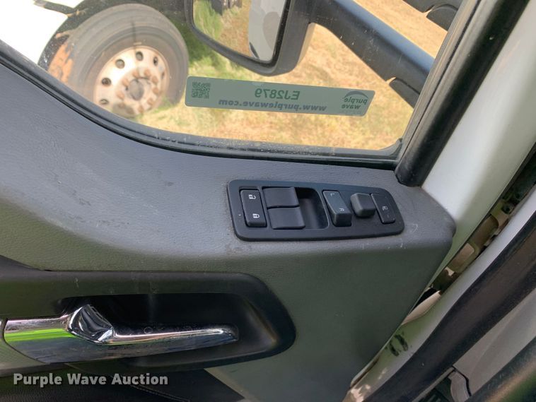 image for item EJ2879 2020 Kenworth  T880 semi truck