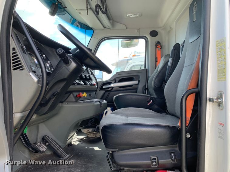 image for item EJ2879 2020 Kenworth  T880 semi truck