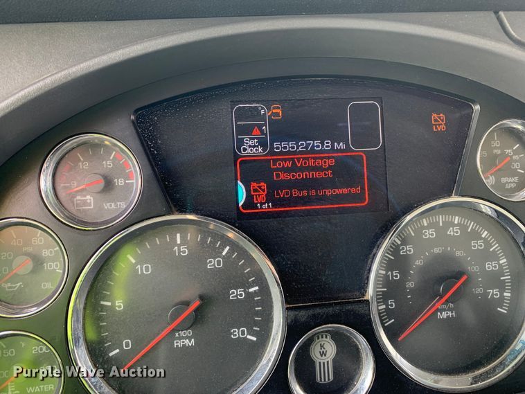 image for item EJ2879 2020 Kenworth  T880 semi truck