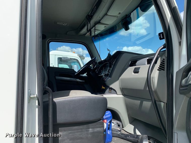 image for item EJ2879 2020 Kenworth  T880 semi truck