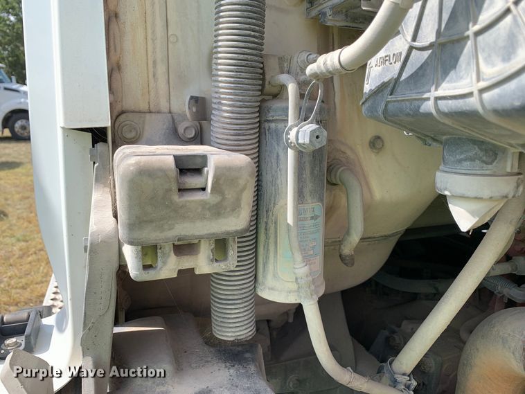 image for item EJ2879 2020 Kenworth  T880 semi truck