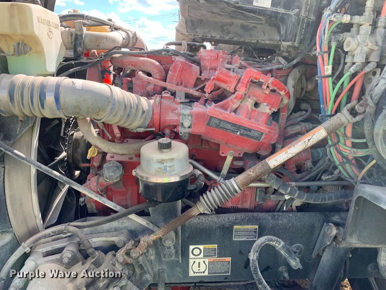 image for item EJ2879 2020 Kenworth  T880 semi truck