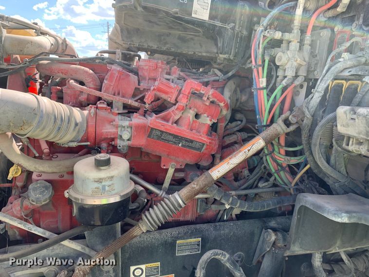 image for item EJ2879 2020 Kenworth  T880 semi truck