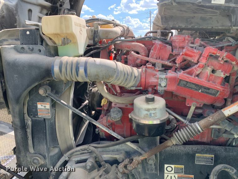 image for item EJ2879 2020 Kenworth  T880 semi truck