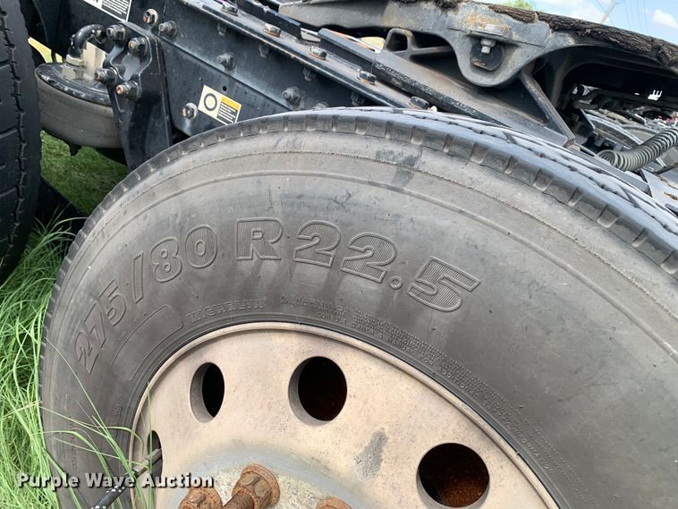 image for item EJ2879 2020 Kenworth  T880 semi truck