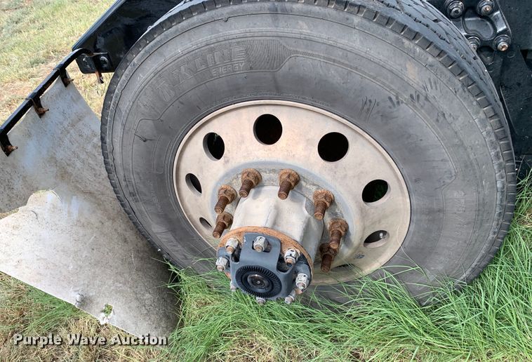 image for item EJ2879 2020 Kenworth  T880 semi truck