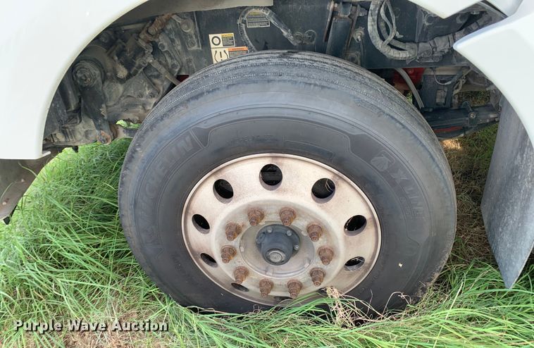 image for item EJ2879 2020 Kenworth  T880 semi truck