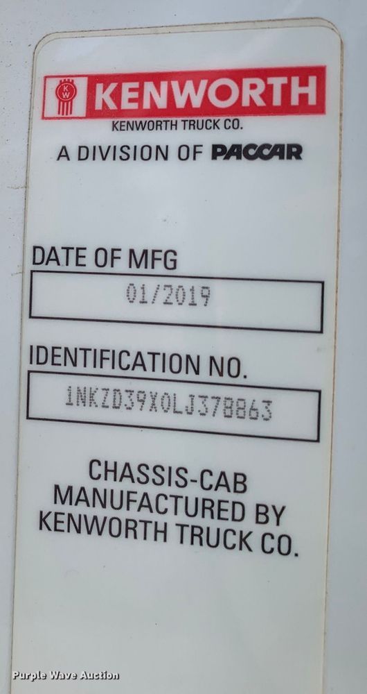 image for item EJ2879 2020 Kenworth  T880 semi truck