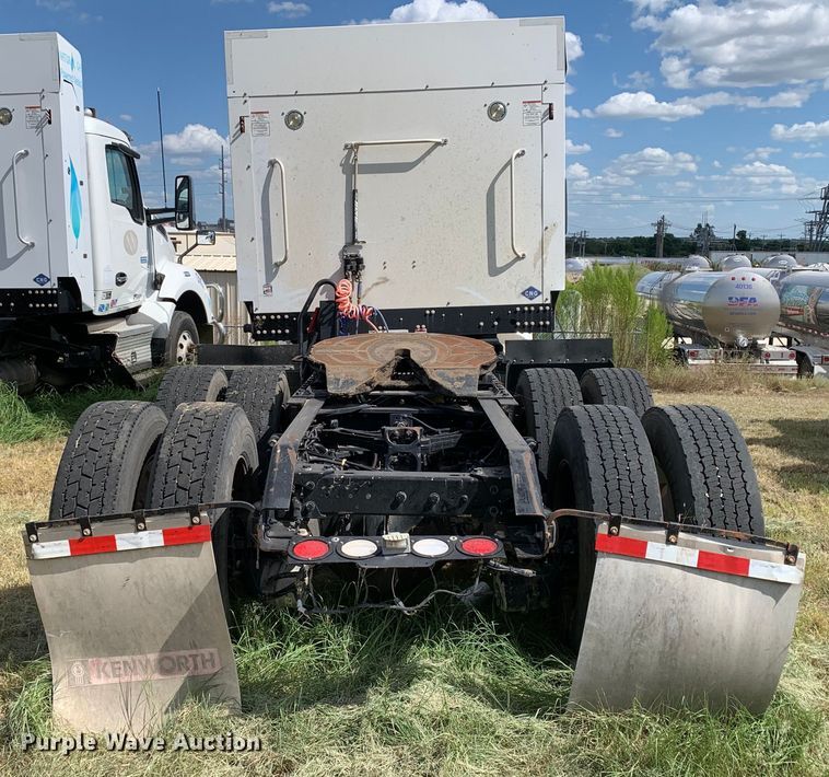 image for item EJ2880 2020 Kenworth  T880 semi truck