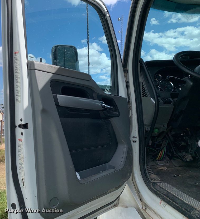 image for item EJ2880 2020 Kenworth  T880 semi truck