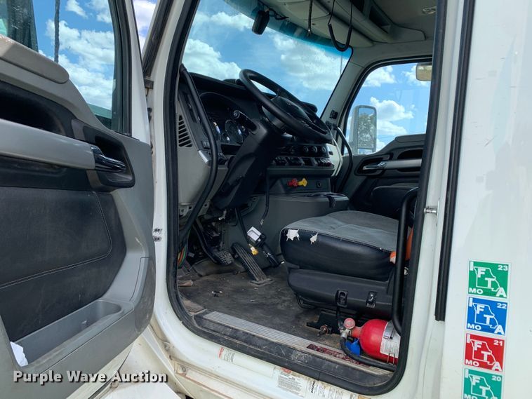 image for item EJ2880 2020 Kenworth  T880 semi truck