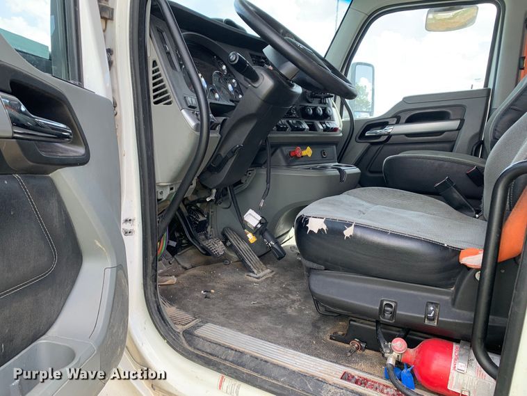 image for item EJ2880 2020 Kenworth  T880 semi truck