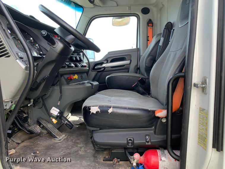 image for item EJ2880 2020 Kenworth  T880 semi truck