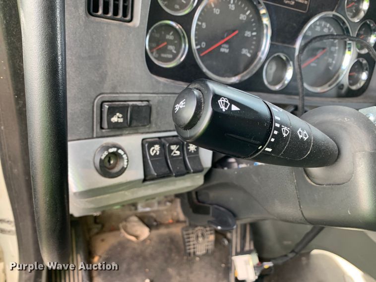 image for item EJ2880 2020 Kenworth  T880 semi truck