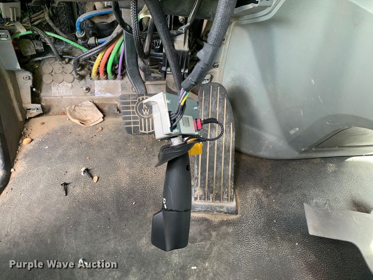 image for item EJ2880 2020 Kenworth  T880 semi truck