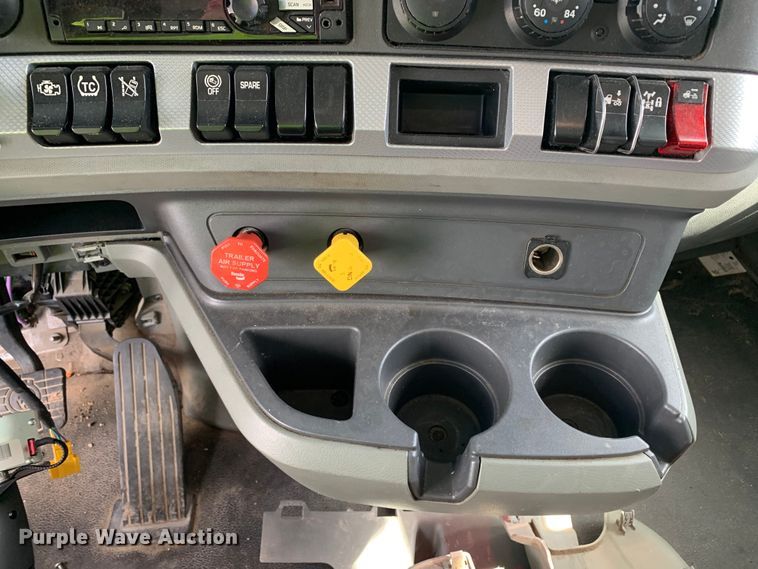 image for item EJ2880 2020 Kenworth  T880 semi truck