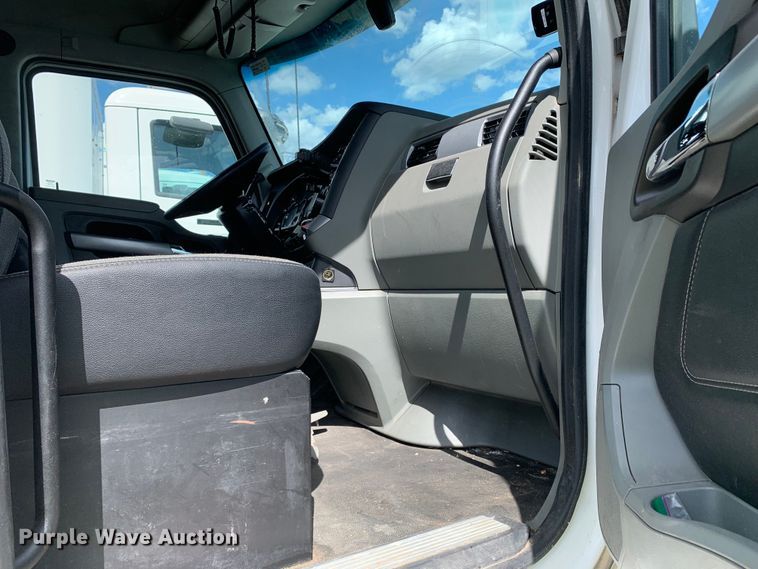 image for item EJ2880 2020 Kenworth  T880 semi truck