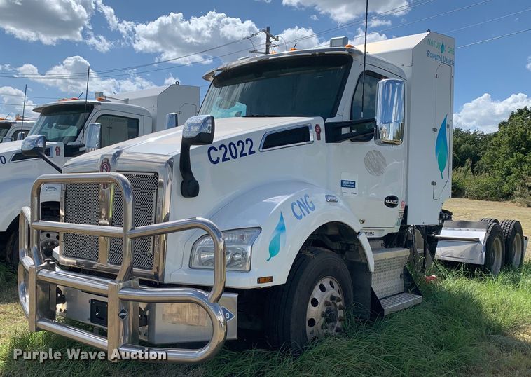 image for item EJ2881 2020 Kenworth  T880 semi truck
