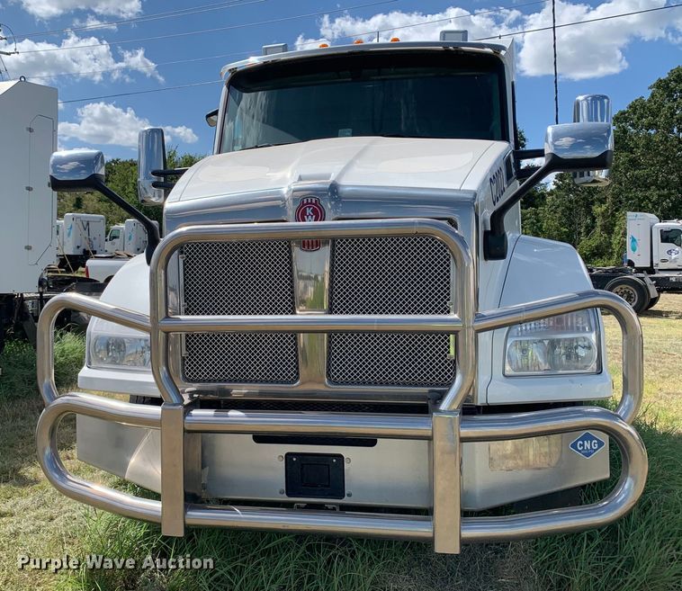 image for item EJ2881 2020 Kenworth  T880 semi truck