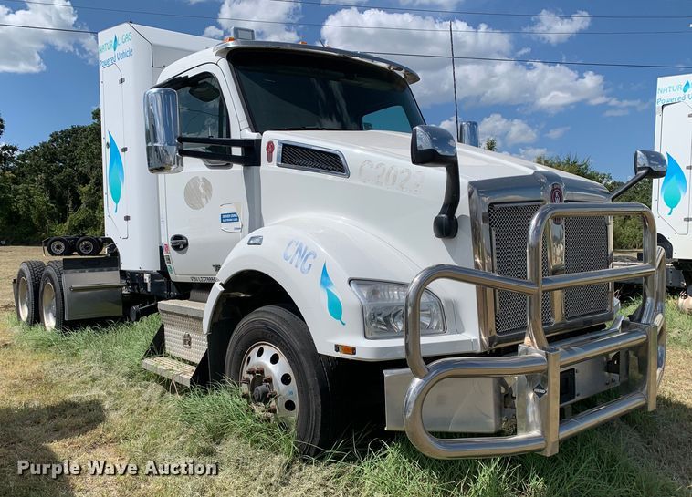 image for item EJ2881 2020 Kenworth  T880 semi truck