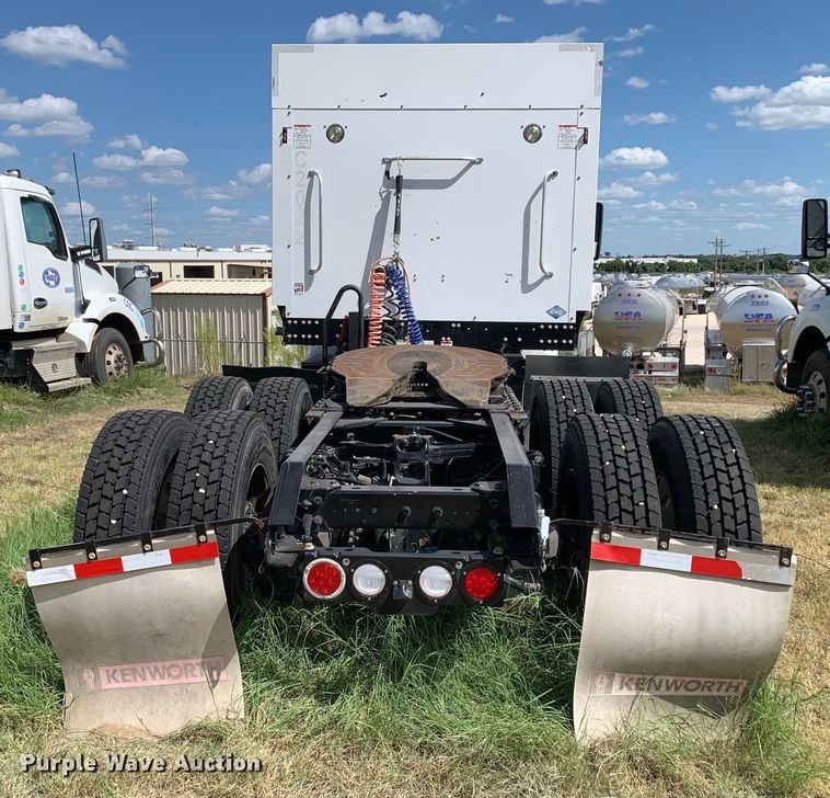 image for item EJ2881 2020 Kenworth  T880 semi truck