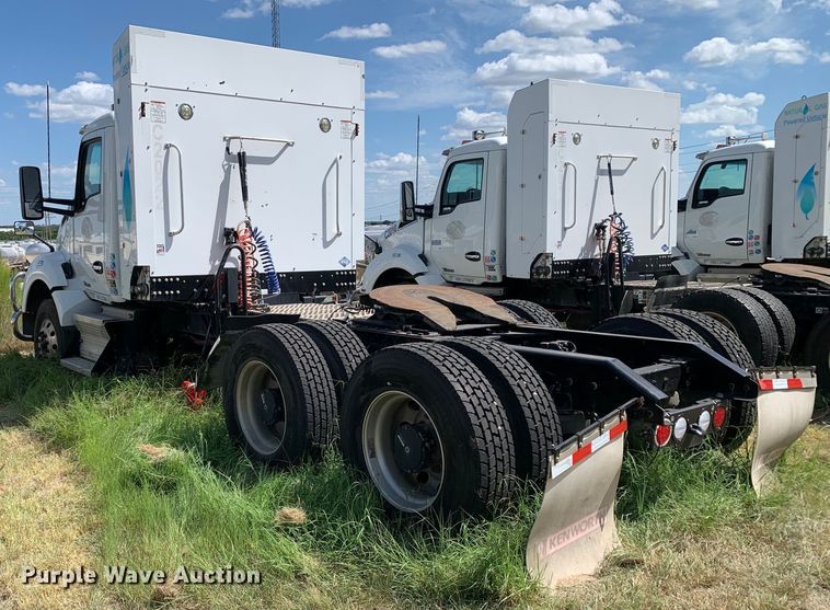 image for item EJ2881 2020 Kenworth  T880 semi truck