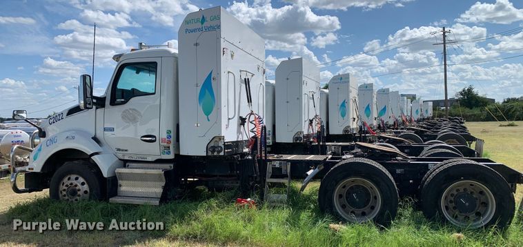 image for item EJ2881 2020 Kenworth  T880 semi truck