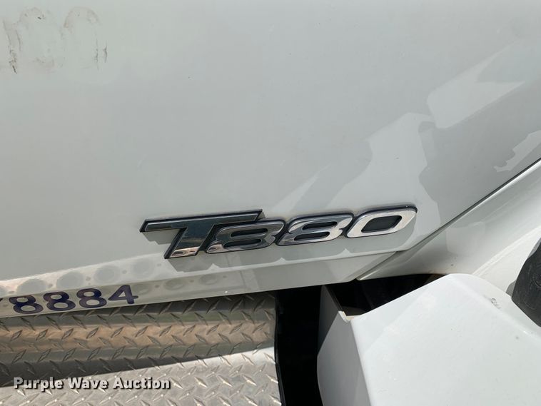 image for item EJ2881 2020 Kenworth  T880 semi truck