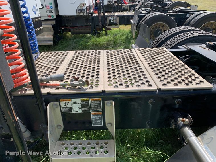 image for item EJ2881 2020 Kenworth  T880 semi truck