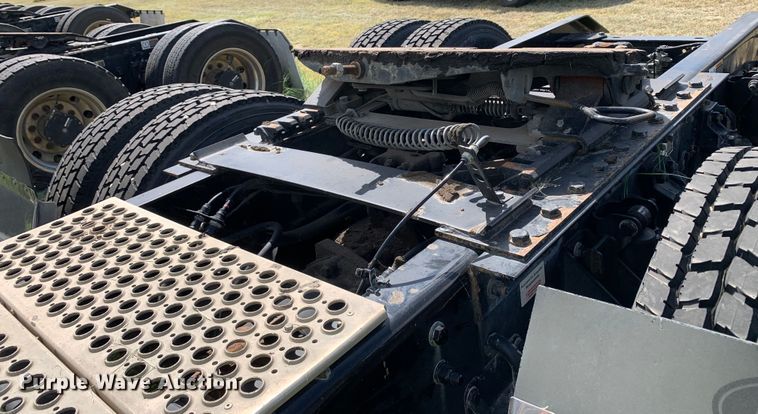 image for item EJ2881 2020 Kenworth  T880 semi truck