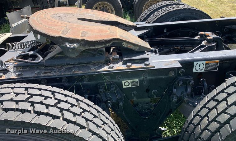 image for item EJ2881 2020 Kenworth  T880 semi truck