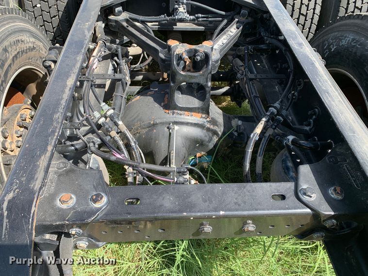 image for item EJ2881 2020 Kenworth  T880 semi truck