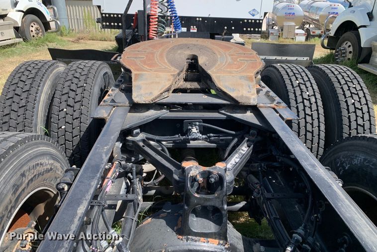 image for item EJ2881 2020 Kenworth  T880 semi truck