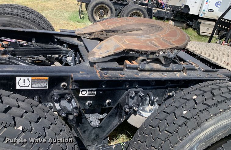 image for item EJ2881 2020 Kenworth  T880 semi truck