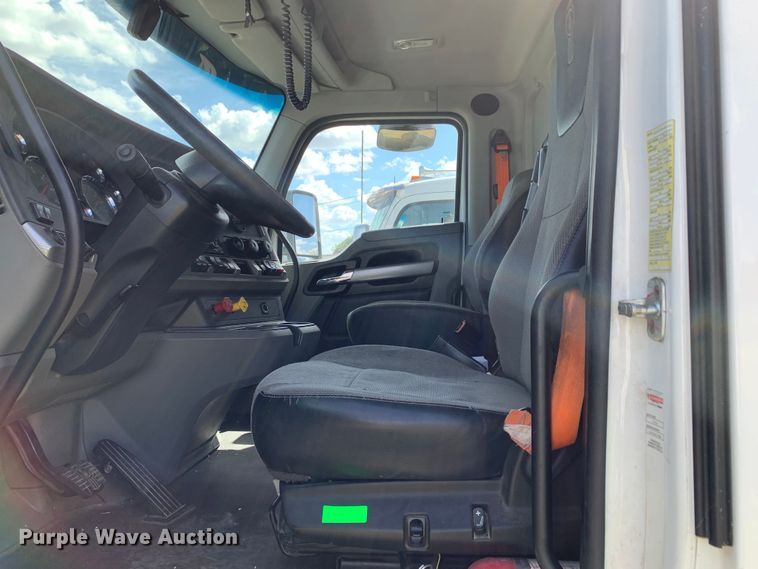 image for item EJ2881 2020 Kenworth  T880 semi truck