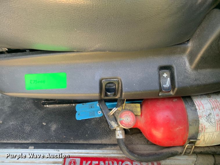 image for item EJ2881 2020 Kenworth  T880 semi truck