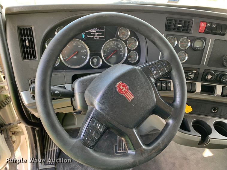 image for item EJ2881 2020 Kenworth  T880 semi truck