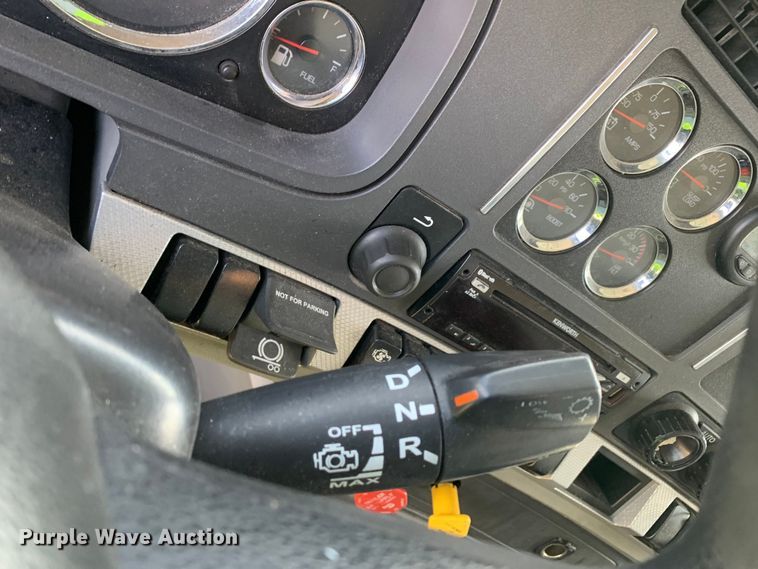 image for item EJ2881 2020 Kenworth  T880 semi truck