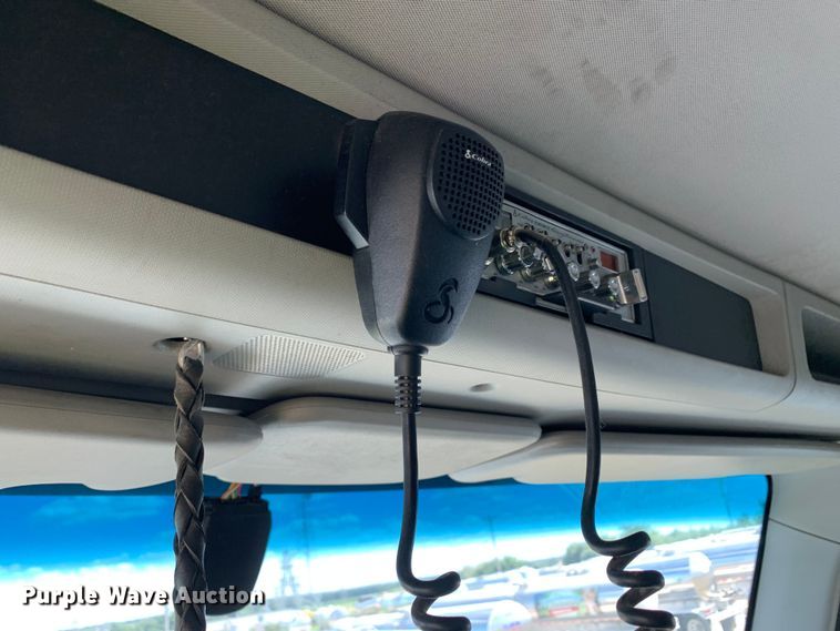 image for item EJ2881 2020 Kenworth  T880 semi truck