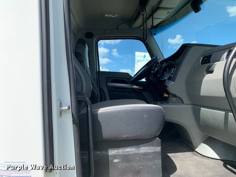 image for item EJ2881 2020 Kenworth  T880 semi truck