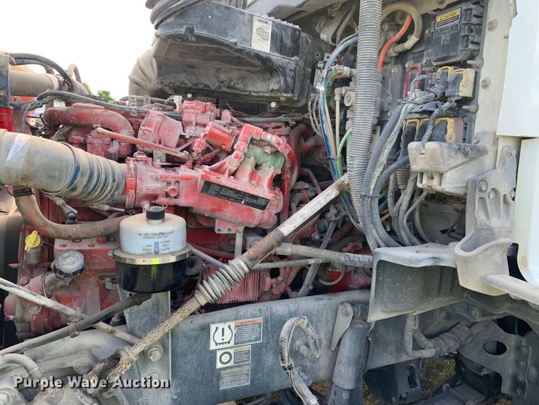 image for item EJ2881 2020 Kenworth  T880 semi truck