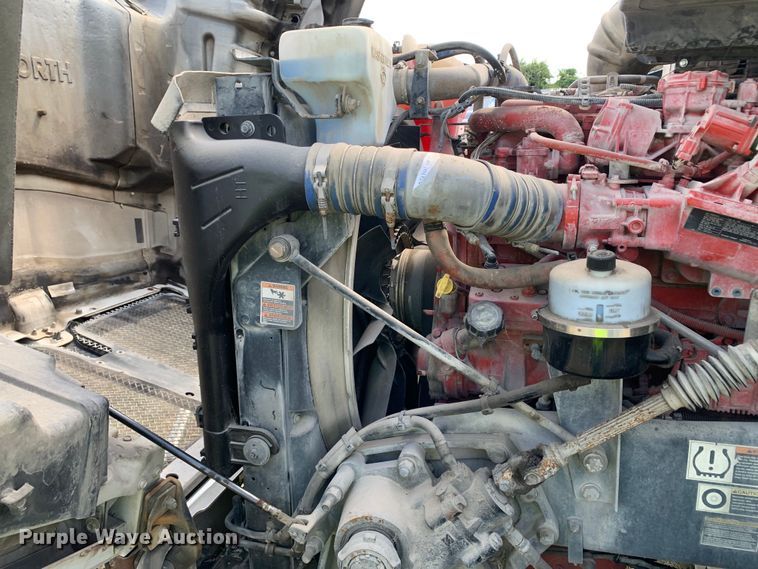 image for item EJ2881 2020 Kenworth  T880 semi truck