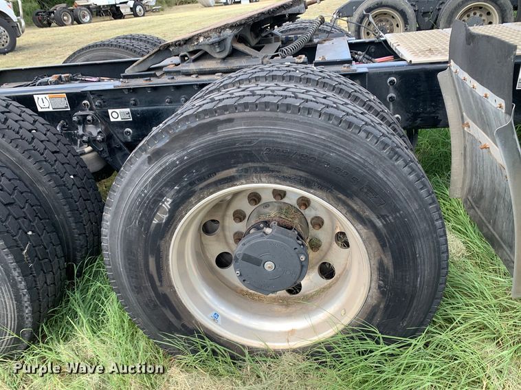 image for item EJ2881 2020 Kenworth  T880 semi truck