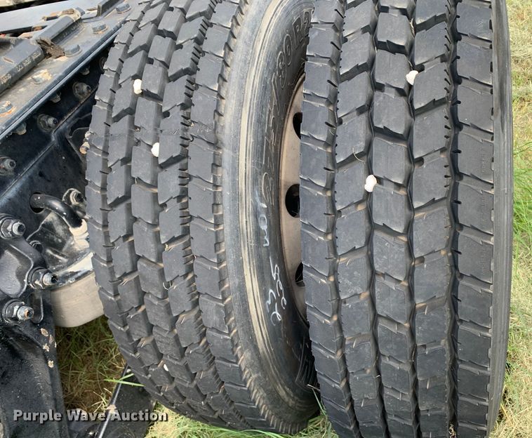 image for item EJ2881 2020 Kenworth  T880 semi truck