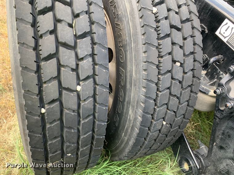 image for item EJ2881 2020 Kenworth  T880 semi truck