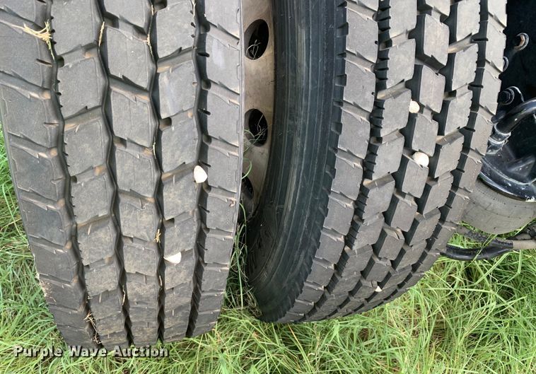 image for item EJ2881 2020 Kenworth  T880 semi truck