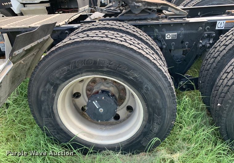 image for item EJ2881 2020 Kenworth  T880 semi truck